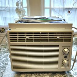 Air Conditioner - GE 5,000 BTU Mechanical 