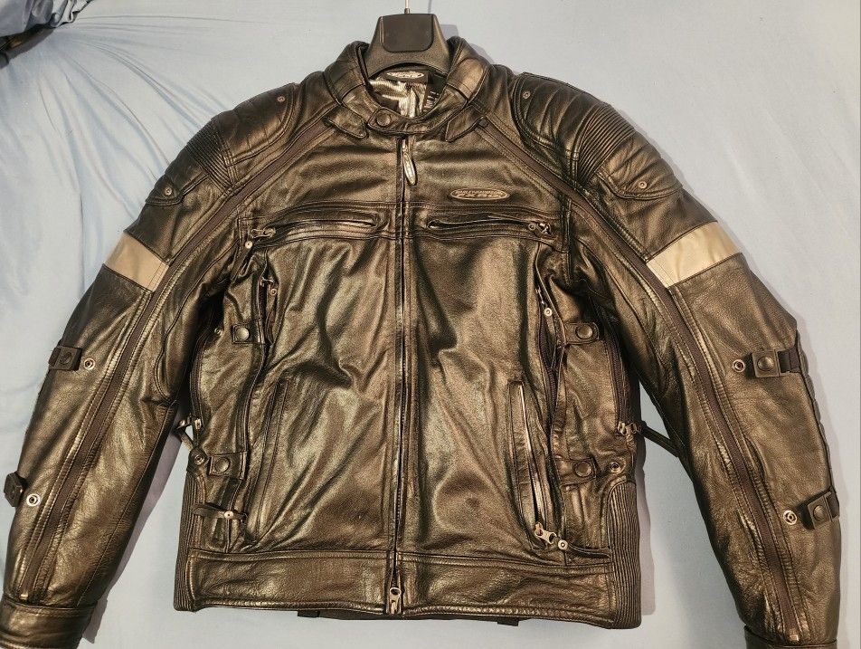 Men's Authentic Harley Davidson Leather Riding Jacket (FXGR) With Rear Armor Size Medium & Like New