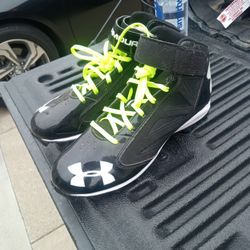 Under Amor Cleats 