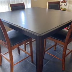 Dinning Table 4ft 5in x 4ft 5in With 6 Chairs
