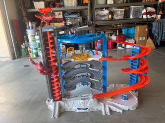 Hot Wheels Super Ultimate Garage
