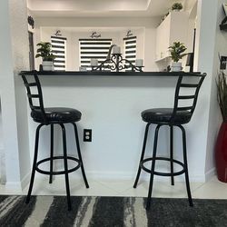 Used Swivel Barstool, Hammered Black Finish I don’t answers (it’s available)