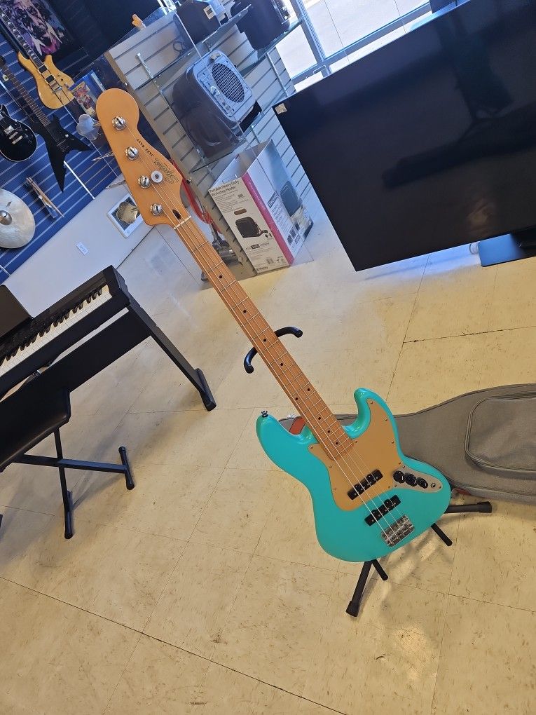 Squire By Fender 4 String Electric Jazz Bass Guitar 813304-1