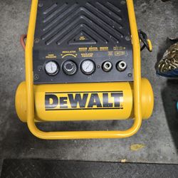 AIR COMPRESSOR DEWALT