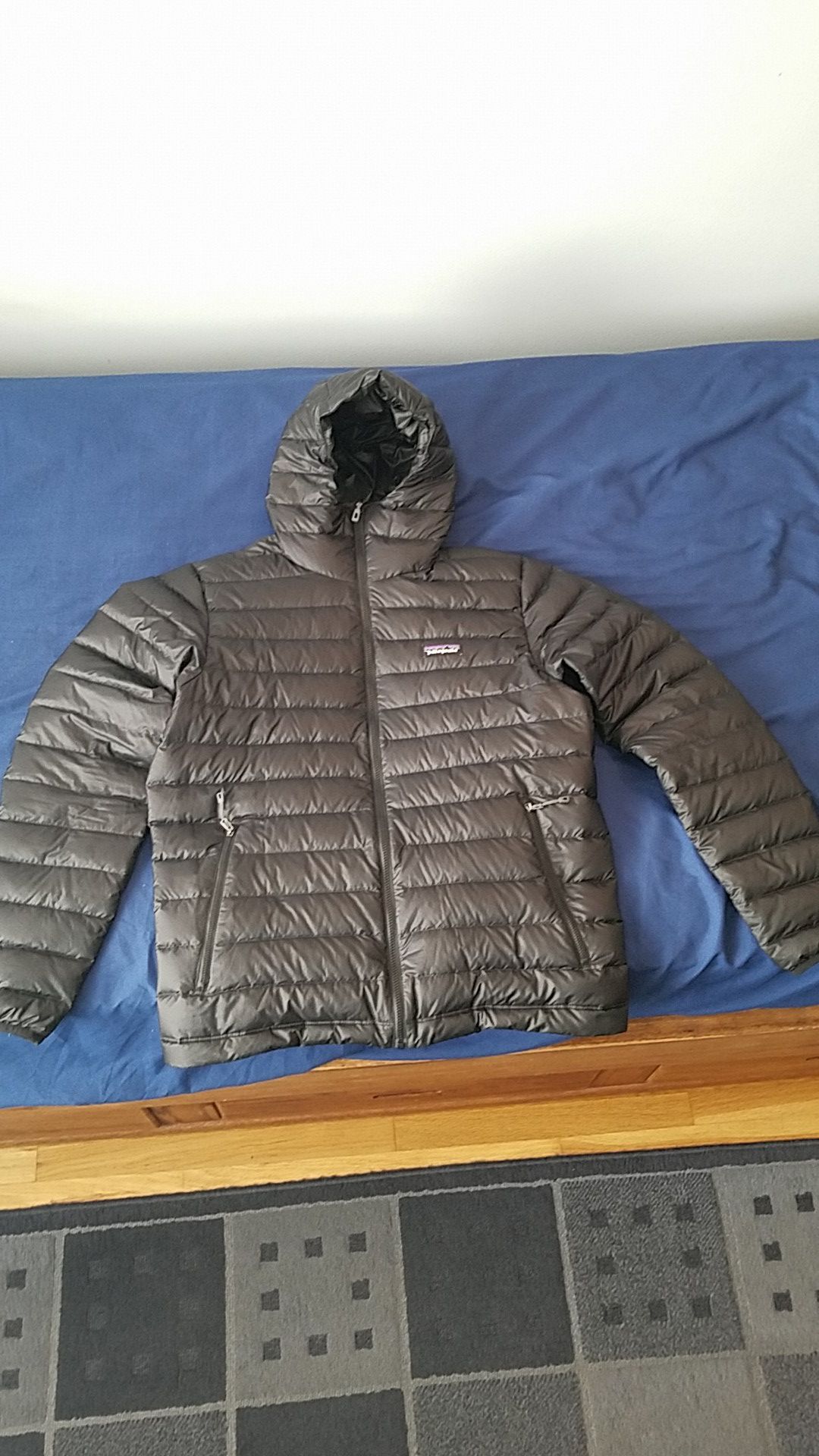Mens (Down Feathers) medium Patagonia Jacket