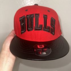 RED & BLACK LEATHER BRIM BULLS SNAPBACK