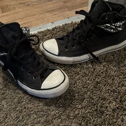 High top Converse Size 7 Men Woman 9