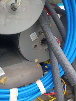 Used gas water heater without leaks  2 was working  good