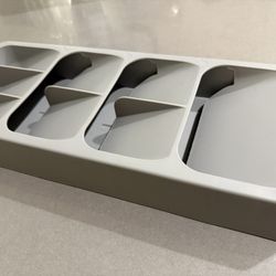 Kitchen Drawer Organizer Tray, Expandable Utensil Tray, Compact Plastic Storage Organisation for Spoons, Grey, Minimalist Style, Flatware Organizers
