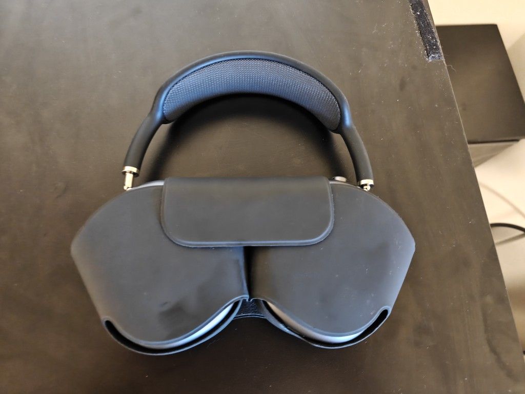 Apple AirPods Max Over-Ear Headphones - Space Gray