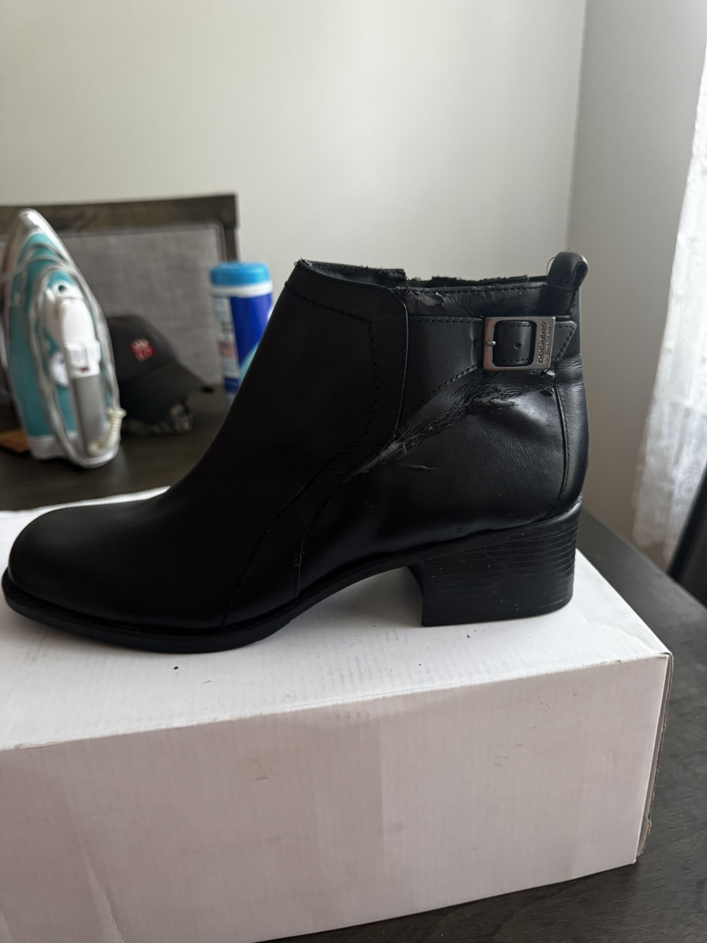 DOCKERS WOMEN'S BLACK ANKLE BOOT Size 11M ZIP SILVER LOGO ANKLE BUCKLE