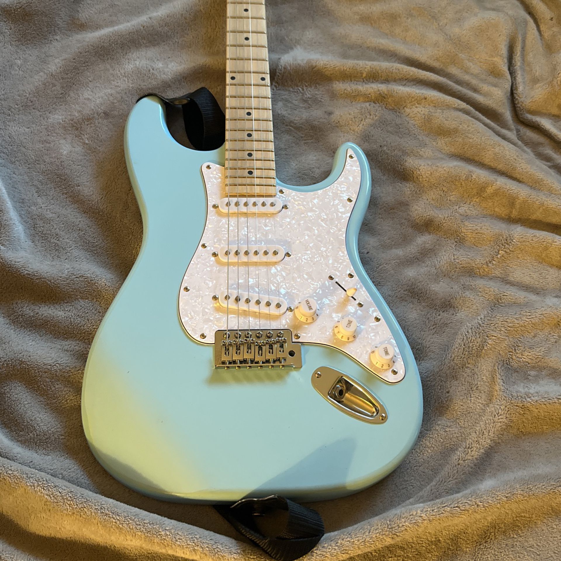 Sawtooth Light Blue Electric Guitar With Amp