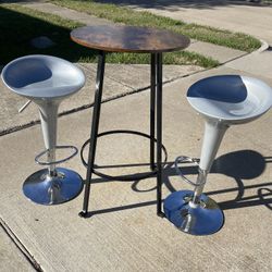 Nice High Bar Table With 2 Adjustable Chairs 