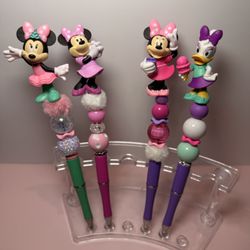 MINNIE MOUSE & DAISY DUCK