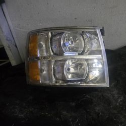 2007 2013 Chevy Silverado1500 Passenger Side Halogen Headlight 