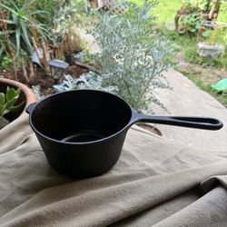 Cast Iron Sauce Pot 