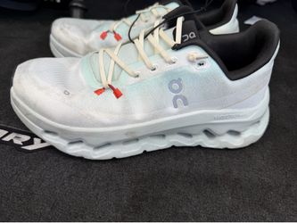 On Cloud Tecphase running shoes