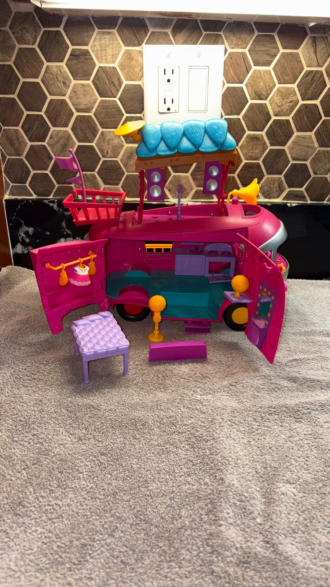Lalaloopsy mini doll van. And items.