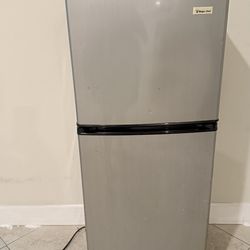 Magic chef mini fridge and freezer