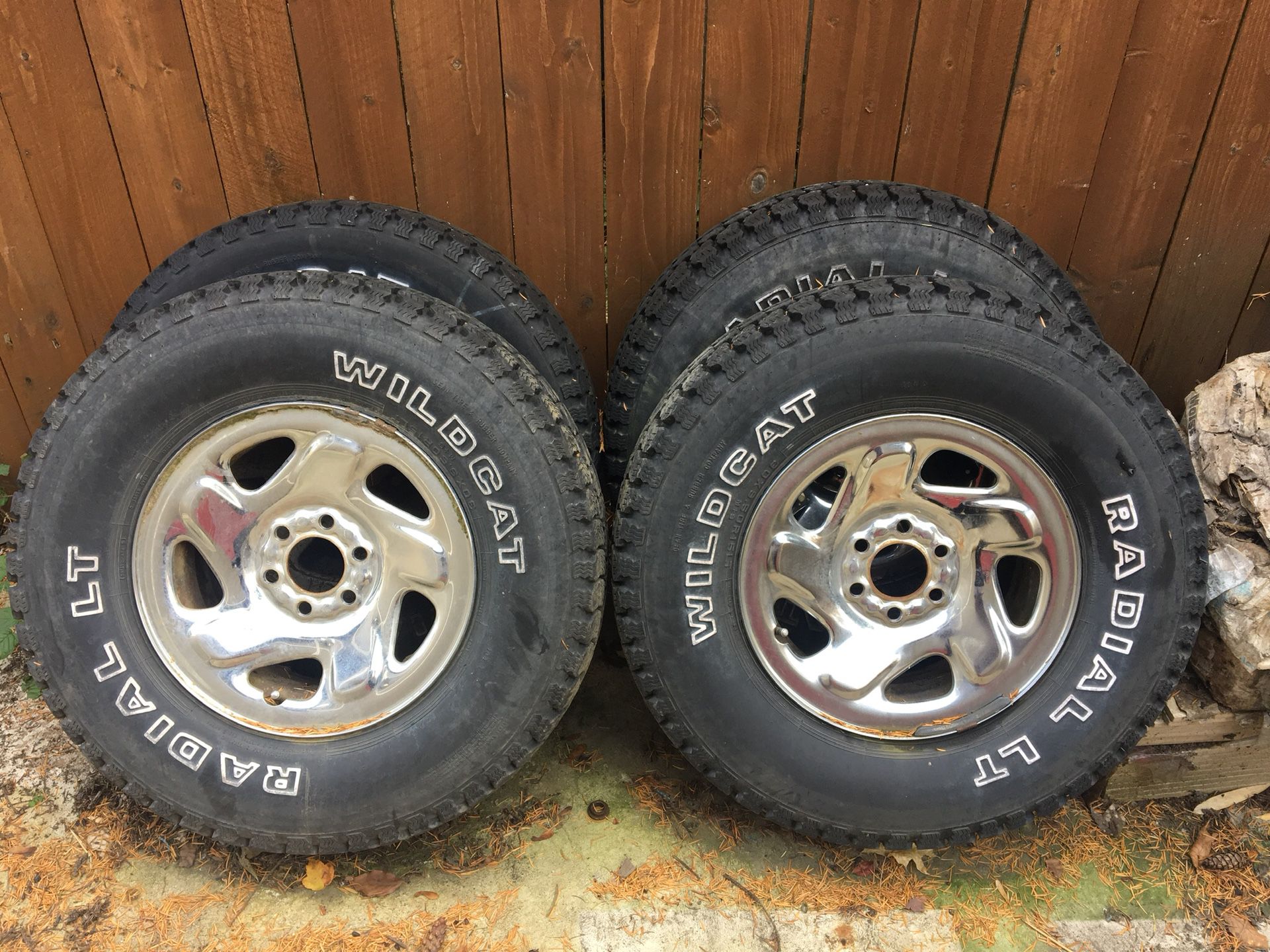 Set of 4 wheels with tires