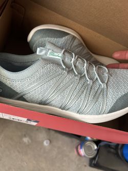 Women Sketchers Size 7