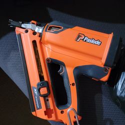 Paslode XP 3-1/4-in 30-Degree Cordless

Roundhead Framing Nailer (Battery and Charger Included)