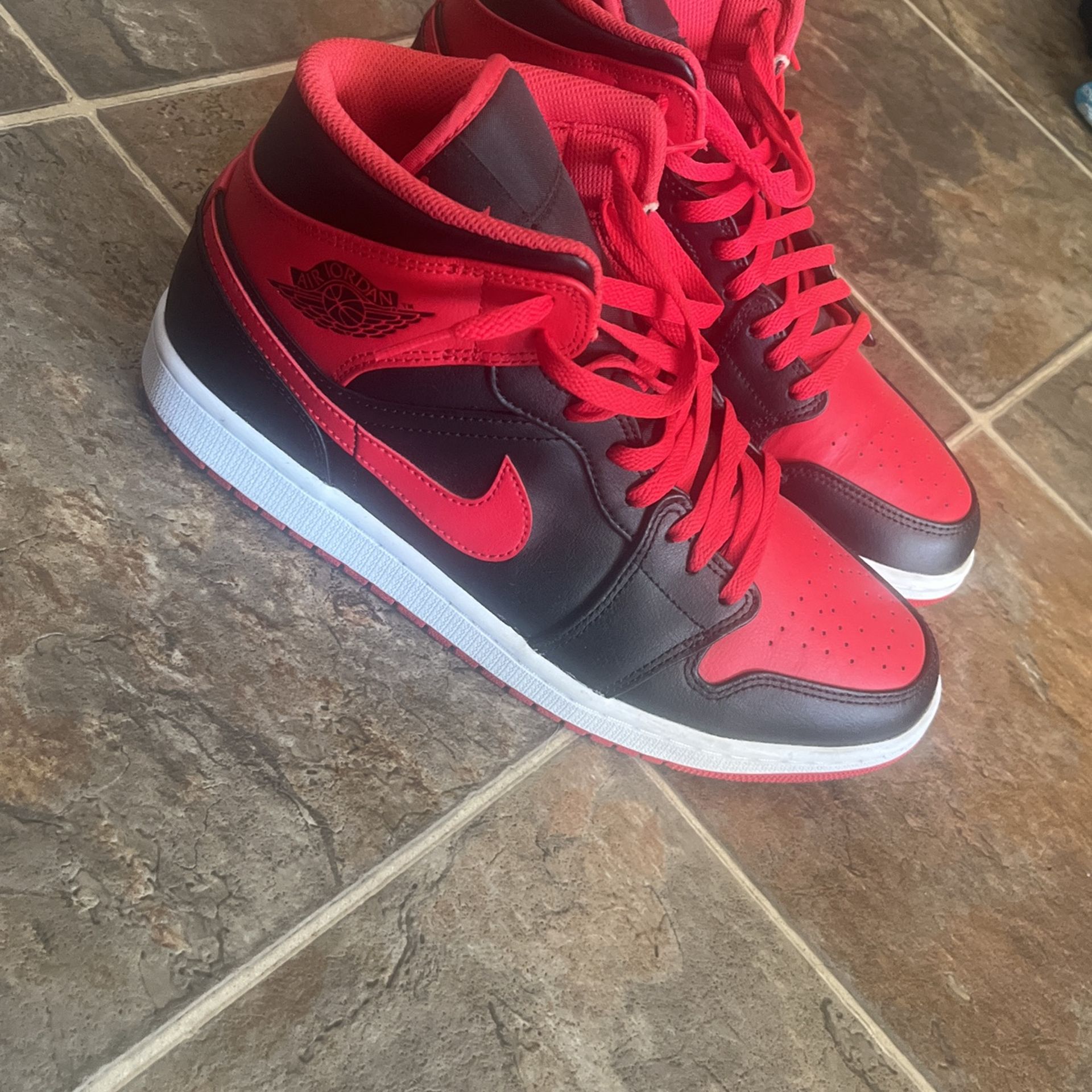 Jordan 1 Mid Red Size 11 M