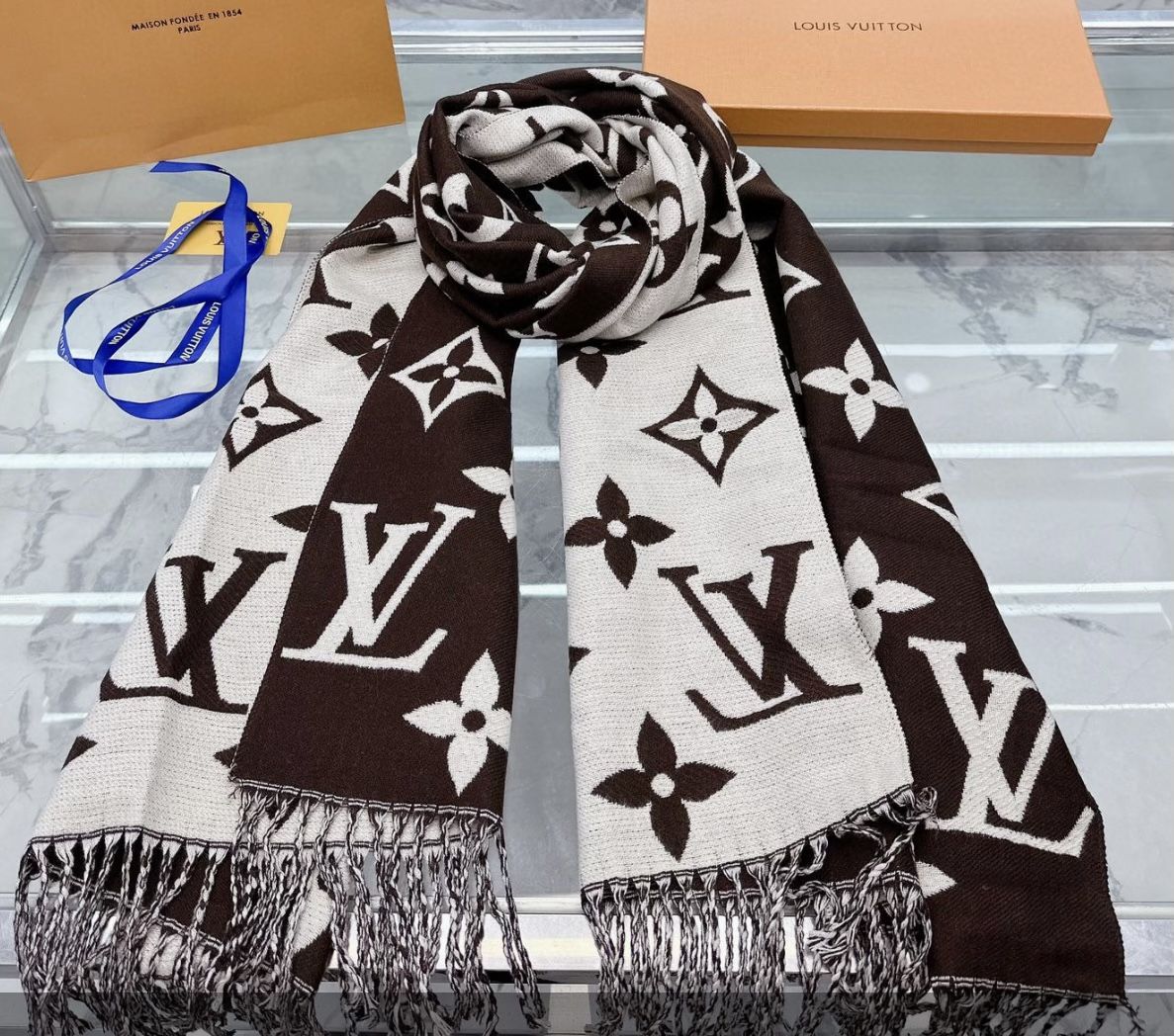 LOUIS VUITTON SCARF