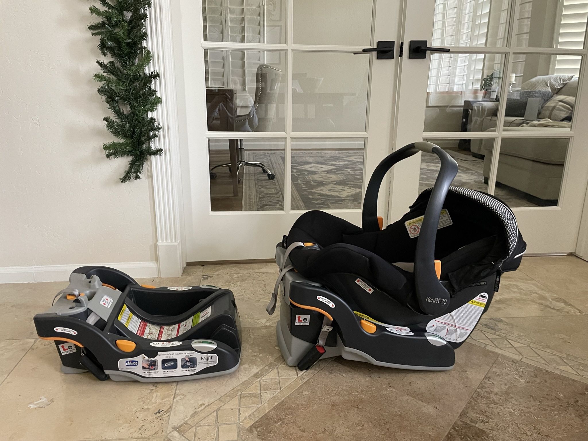 Chicco Keyfit 30 Car Seat + Base
