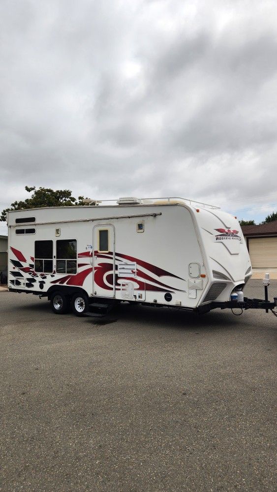 2006 Weekend Warrior FB2200 RV Toy Hauler Camper Trailer 