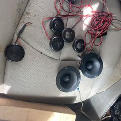 Car speakers 