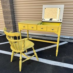 Ethan Allen desk with chairs/ escritorio de madera sólida con silla 