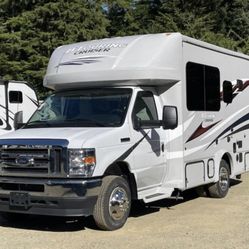 2024 Gulf Stream B Touring Cruiser 5210 RVs for sale by original owner Only 7,840 highway miles, Clean Title!