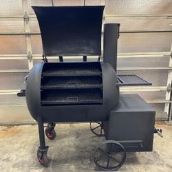 Hog-Wild-Smokers