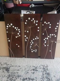 3 WOODEN ORNAMENTS 