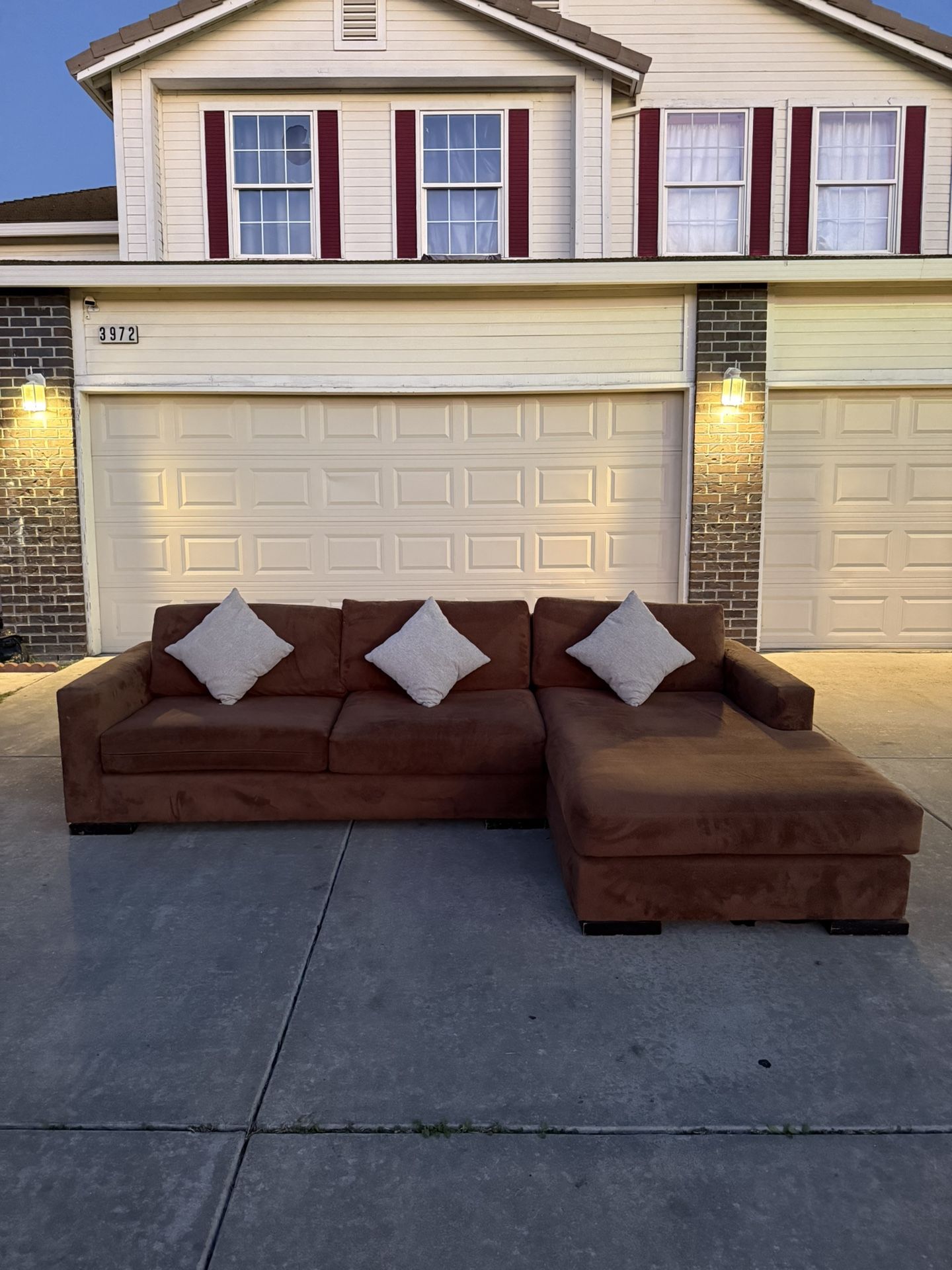 Large Brown Microfiber Sectional Sofa with Chaise – 9ft, Comfortable & Clean