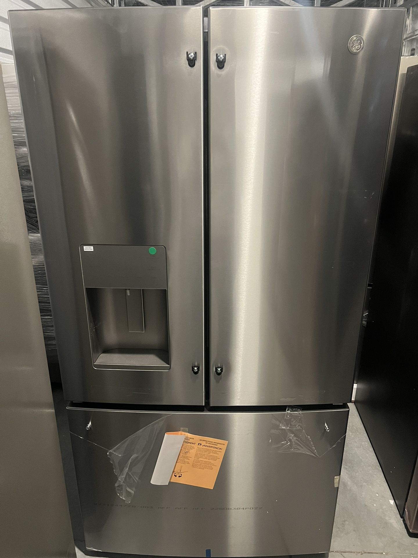 Selling Refrigerator GE French Door In Stainless Steel 