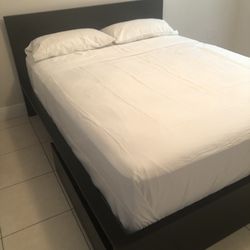 Queen Bed 2 Nightstands 