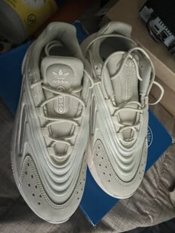 Adidas Ozelia sneaker Size 7
