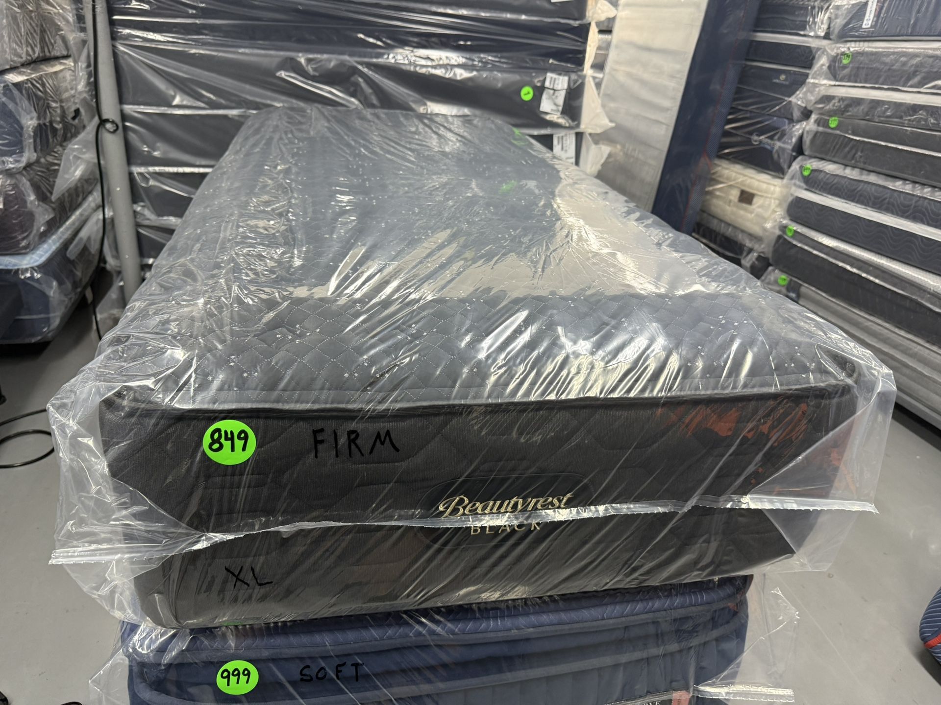 TWIN XL SIMMONS BEAUTYREST BLACK SERIES 3 (FIRM) MATTRESS & BOX SPRING BED SET