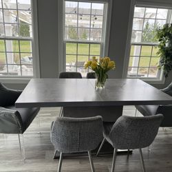 Expandable Dining Table and Chairs – Used, Great Condition