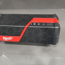 Milwaukee Bluetooth Jobsite Speaker
