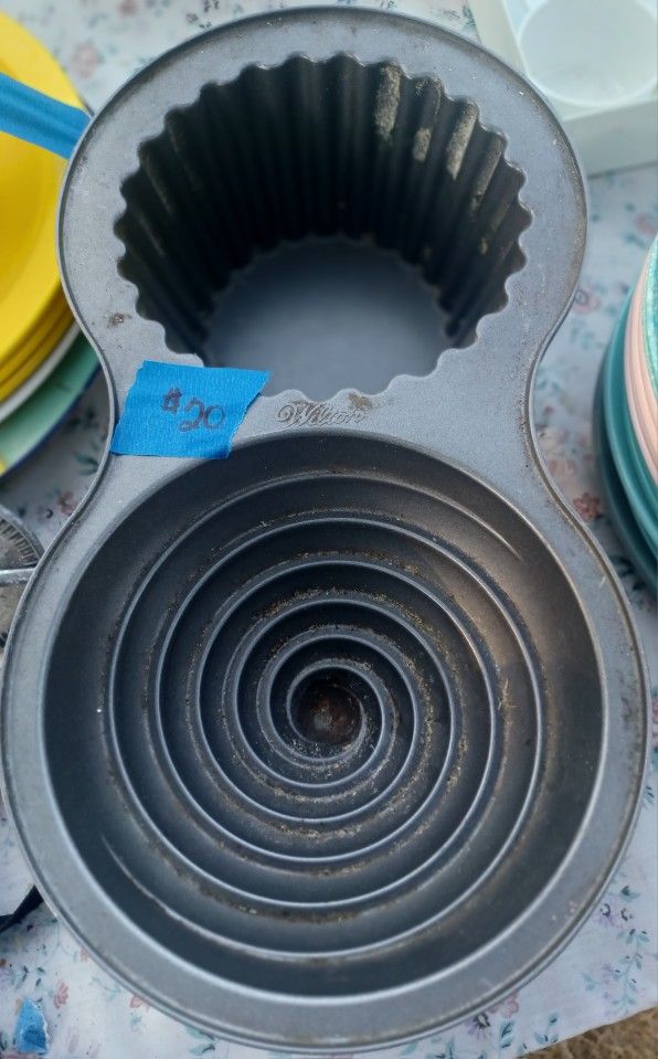 Wilton Baking Pan (Giant Cupcake)