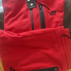 Mens nike sweatsuits both size large $70 each or both for $100 🔥✅‼️