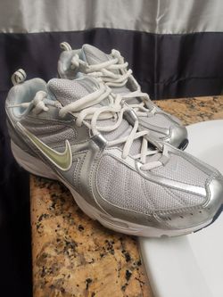 Nike Rolling Rail walking shoes for Sale Adelanto, CA -