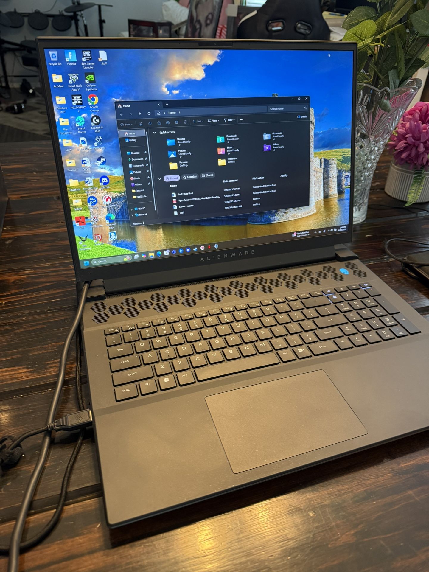 Alienware M18 r2 - Fully Loaded - i9 14900HX - RYX 4090 - 64GB - 3TB nvme