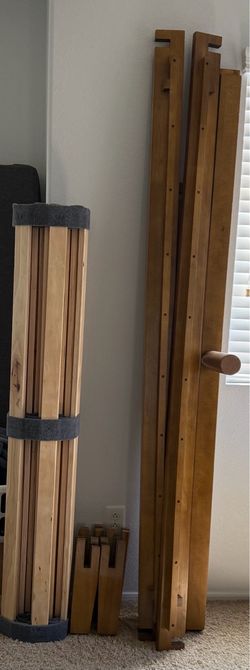 Queen Thuma bed frame - PICK UP ONLY - 44th St & Union Hills