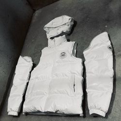 Brand:  Exclusive custom 3 in 1 Zonedout Puffer In White Size: M