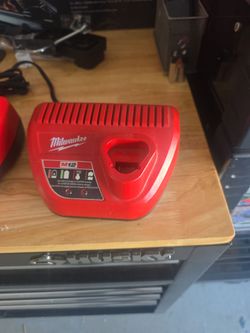 Milwaukee M12 Battery Charger