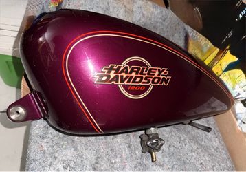 Harley-Davidson Sportster XL 1200 Motorcycle Gas Tank, Factory Dated January 20, 1997.